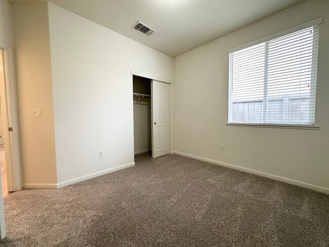 Building Photo - Spacious 3 bedroom 2 bath home in Rancho Cordova!!