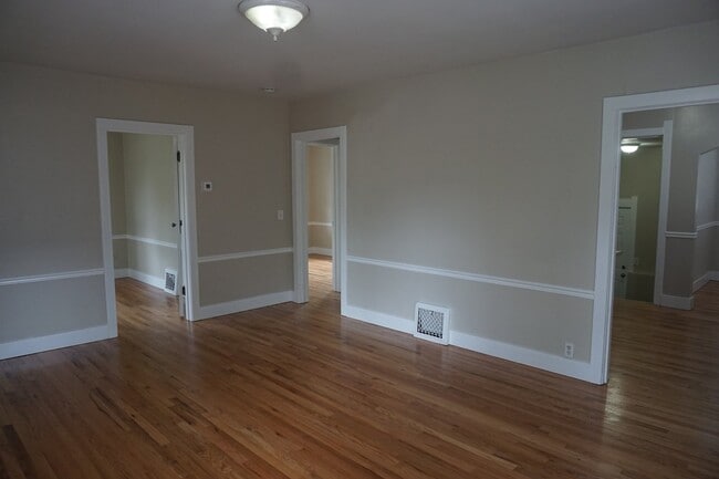 Building Photo - Cute Bungalow in Established Lakewood Neighborhood!