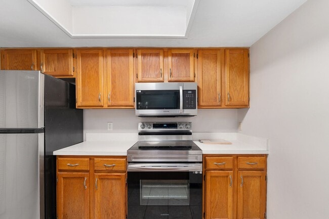 Building Photo - Spacious 3/3 townhome-style condo in Rockwood Villas with washer/dryer