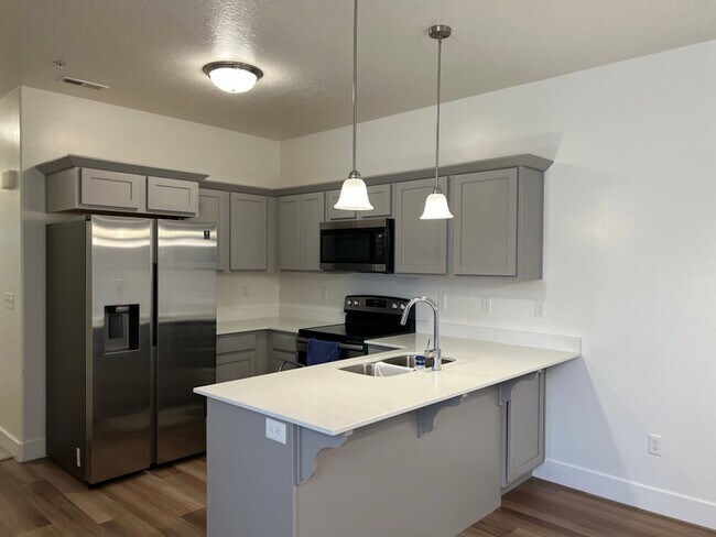 Building Photo - 684 N 380 W