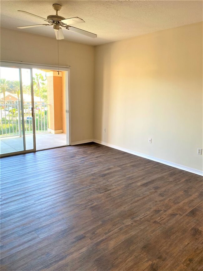 Building Photo - 625 Fairway Dr