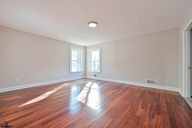 Building Photo - 712 2nd Ave