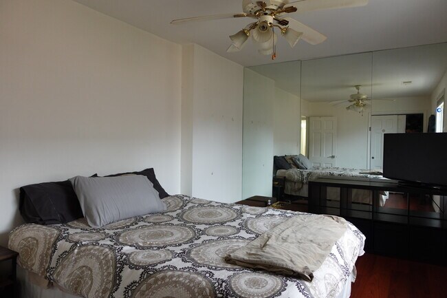 Building Photo - 2001 Fort Davis St SE