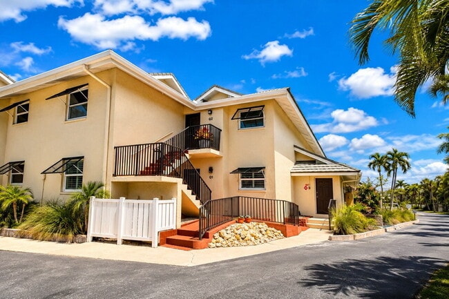 Building Photo - Meticulous Gulf front condo with unobstructed views of the clear blue water.