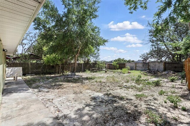 Building Photo - 28 N Lancelot Ave