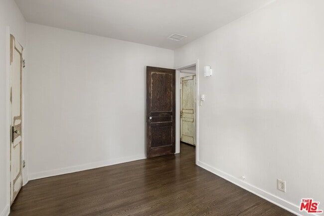 Building Photo - 11269 La Maida St
