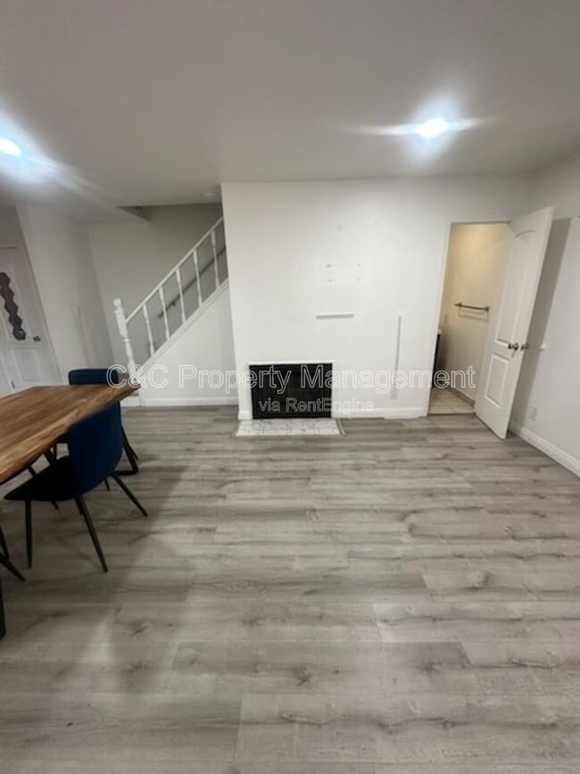 Building Photo - 8219 Rosemead Blvd