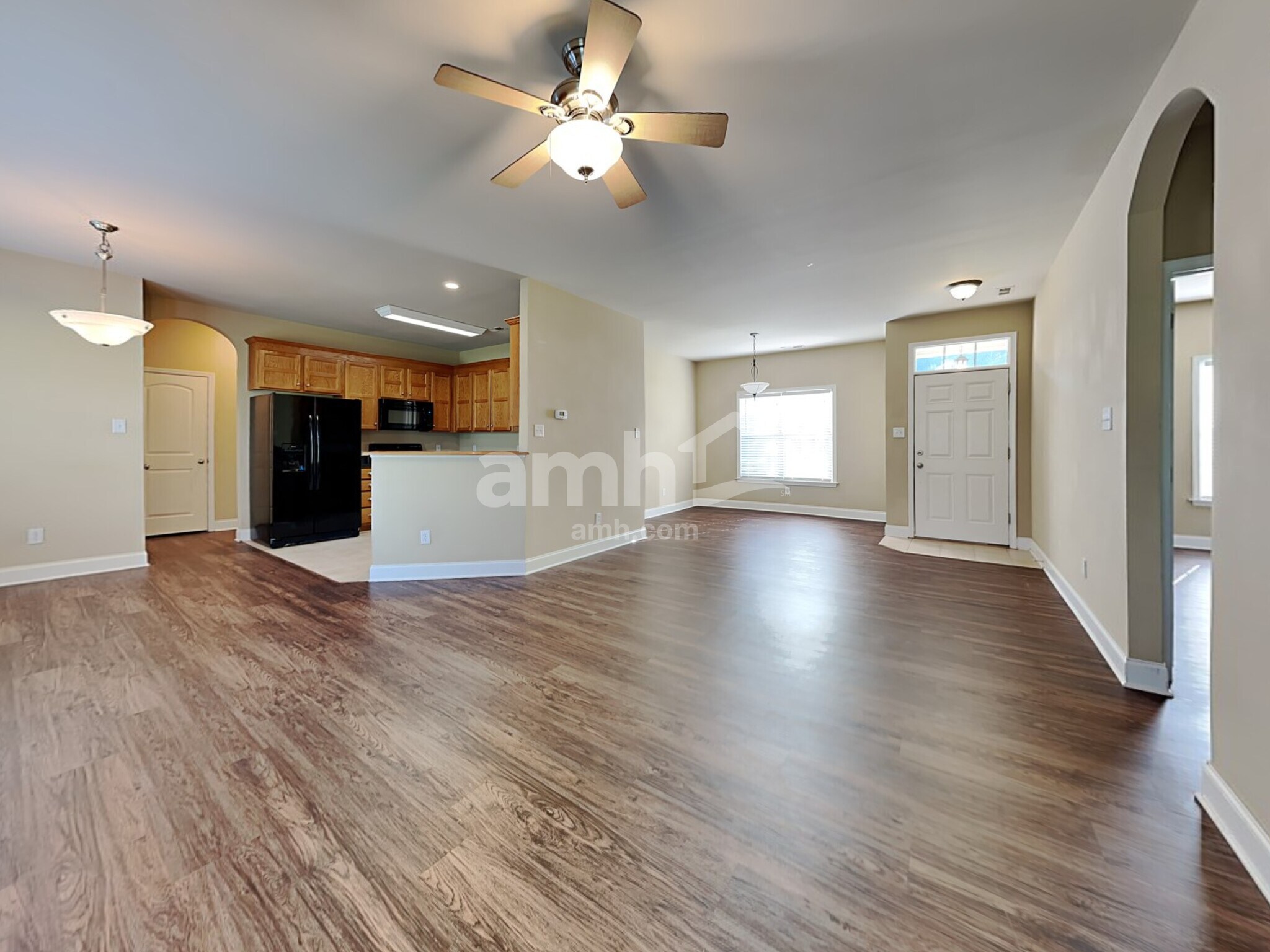 Building Photo - 220 Ash Dr