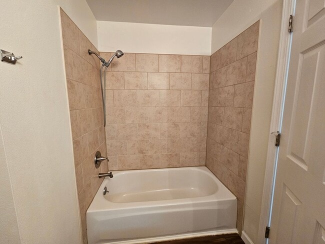 Building Photo - Charming Single-Level Home Featuring New Hardwood Floors, Bright Bedrooms & Open-Concept Living