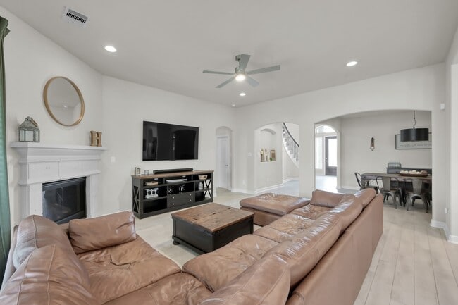 Building Photo - 241 Bright Blf Cir