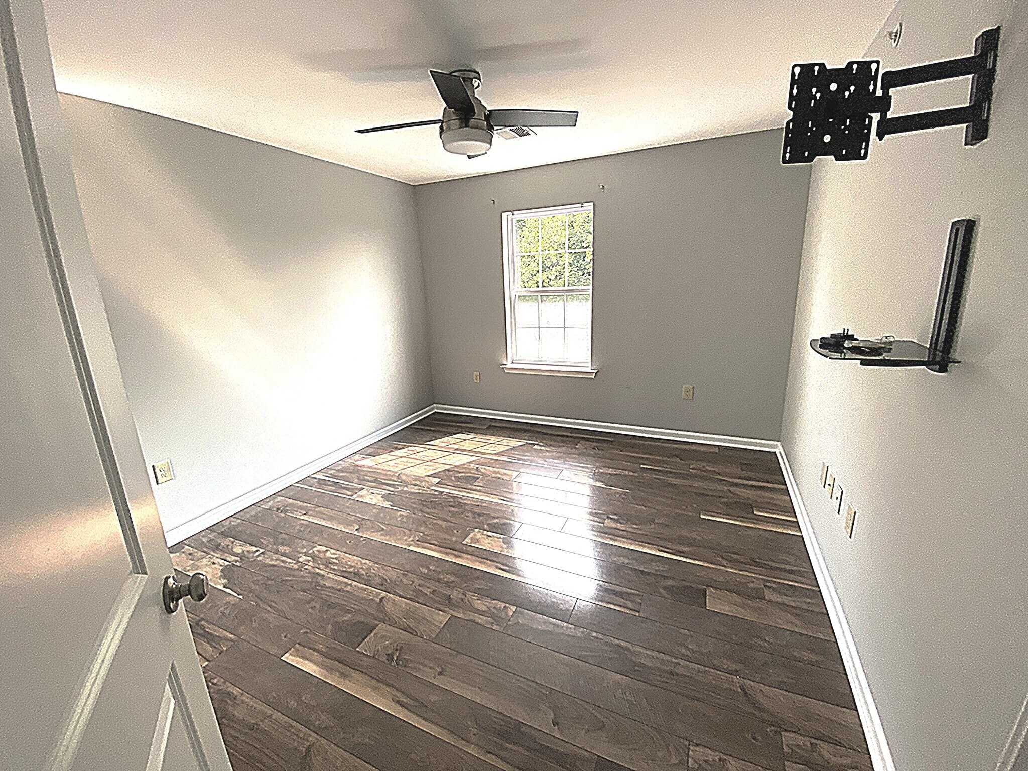 Building Photo - 54 N School Ln