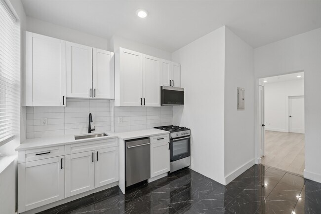 Building Photo - 529 Park Ave