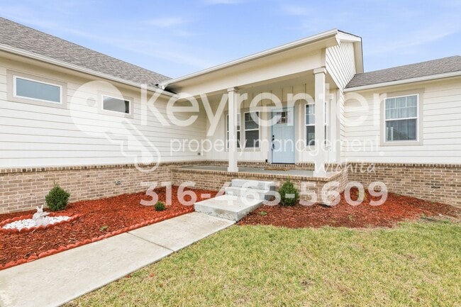 Building Photo - Beautiful 5 bedroom home near highways and schools!