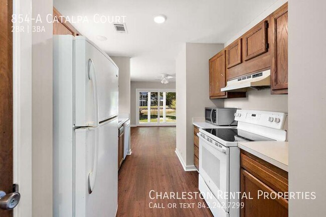 Building Photo - 854-A Catalpa Court-