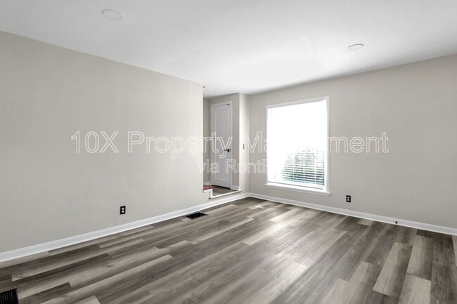 Building Photo - 1047 S James Rd
