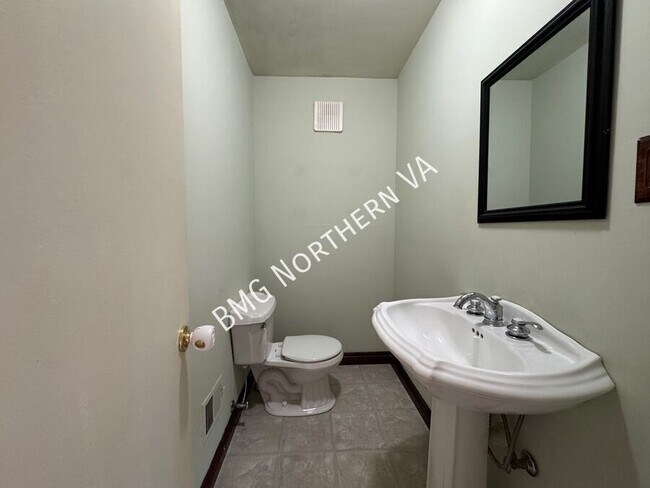 Building Photo - 8903 Tudor Ln