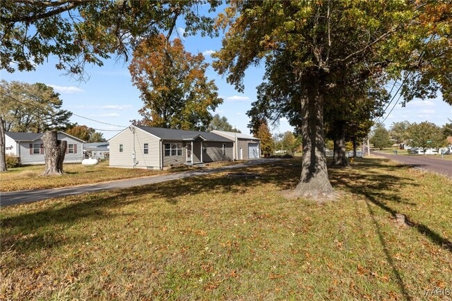 Building Photo - 6195 Cedar Springs Rd