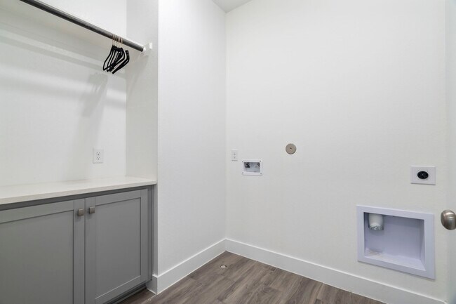 Building Photo - 7818 Starfish Arbor Dr