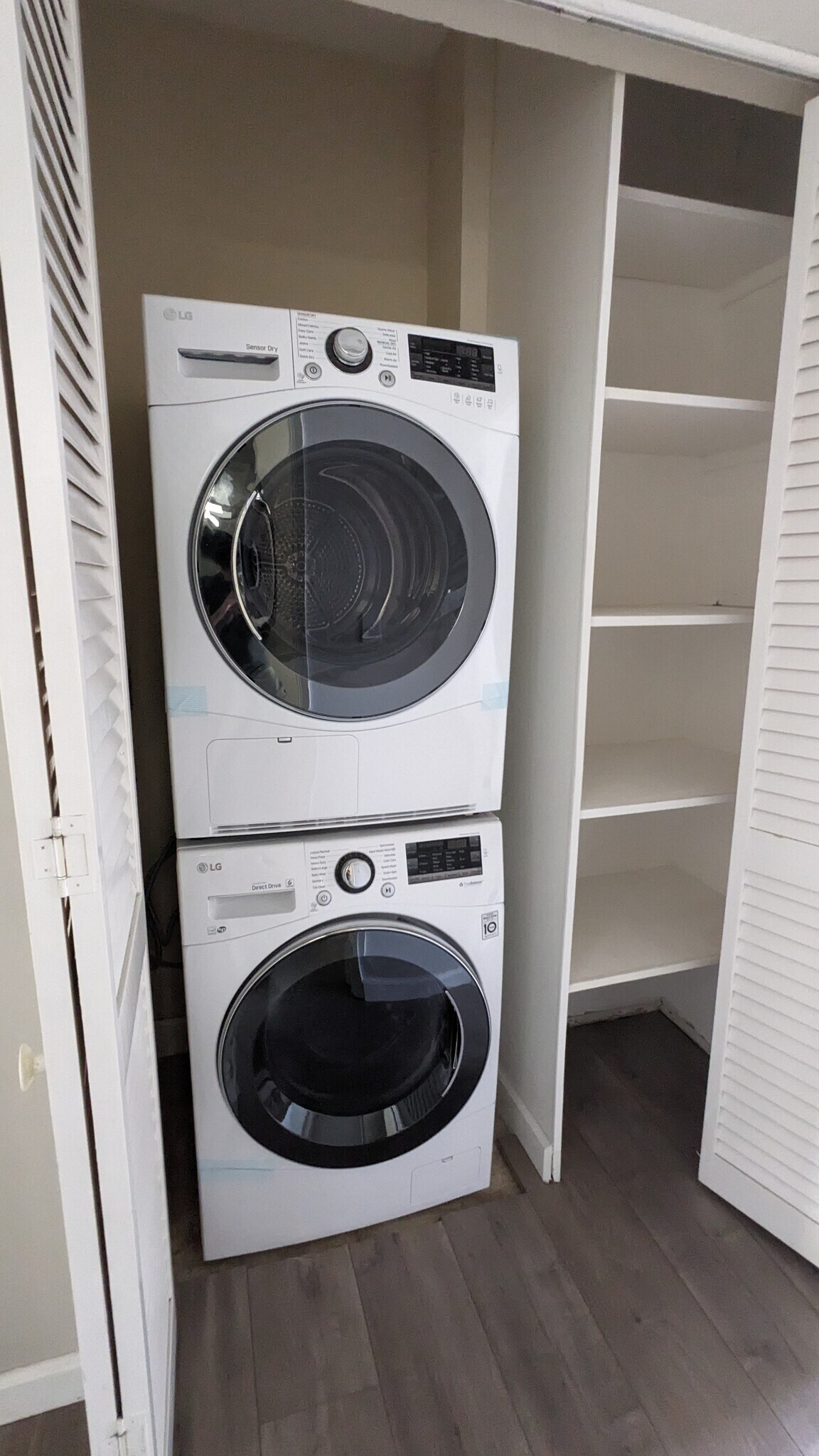 Washer Dryer - 905 W Middlefield Rd