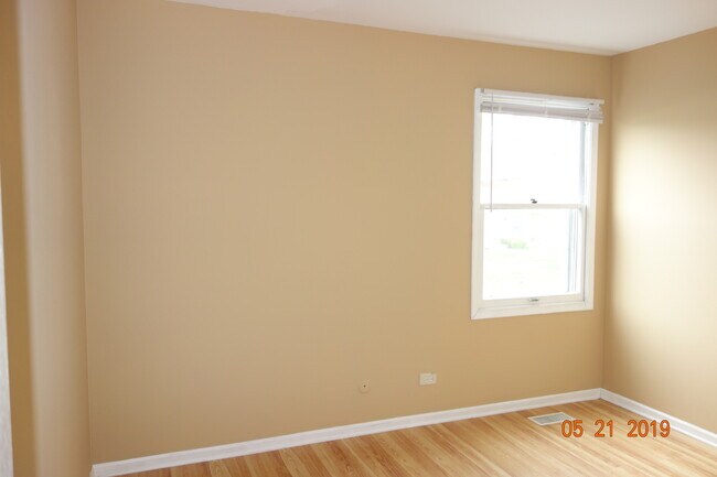 Building Photo - 300 Meadow Ct