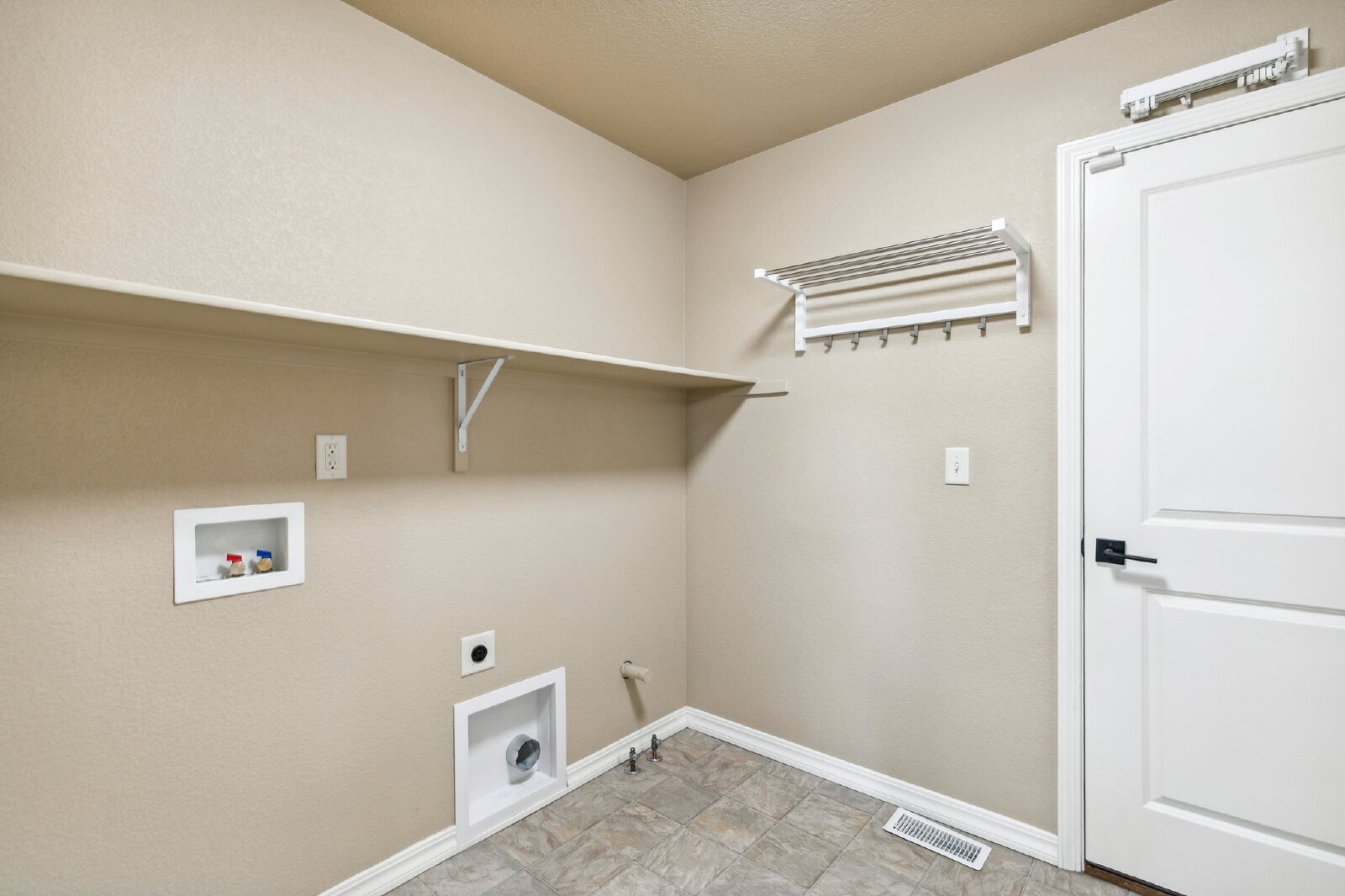 Building Photo - Stylish Cordera Ranch with Finished Baseme...