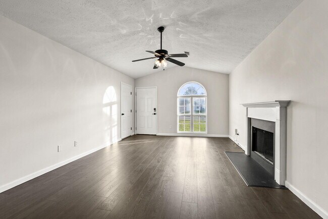 Building Photo - 2583 Woodhill Dr