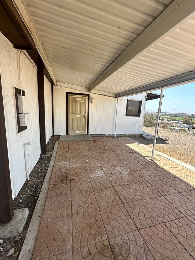 Building Photo - 4 bedroom Rental