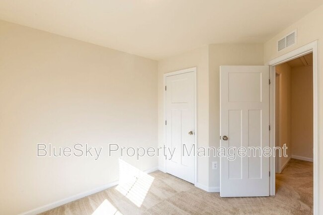 Building Photo - 3430 Montague St