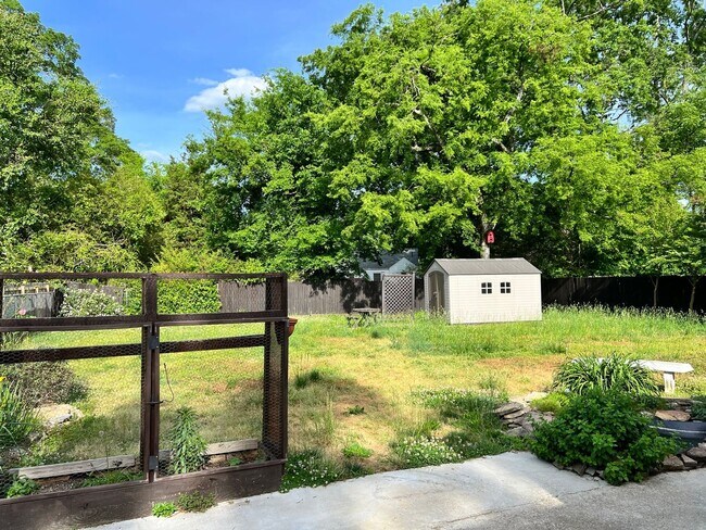 Building Photo - COMING SOON! 2/ 1 Home for Rent!