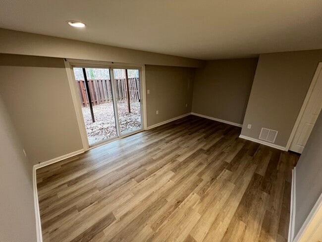 Building Photo - 5102 Spring Branch Blvd