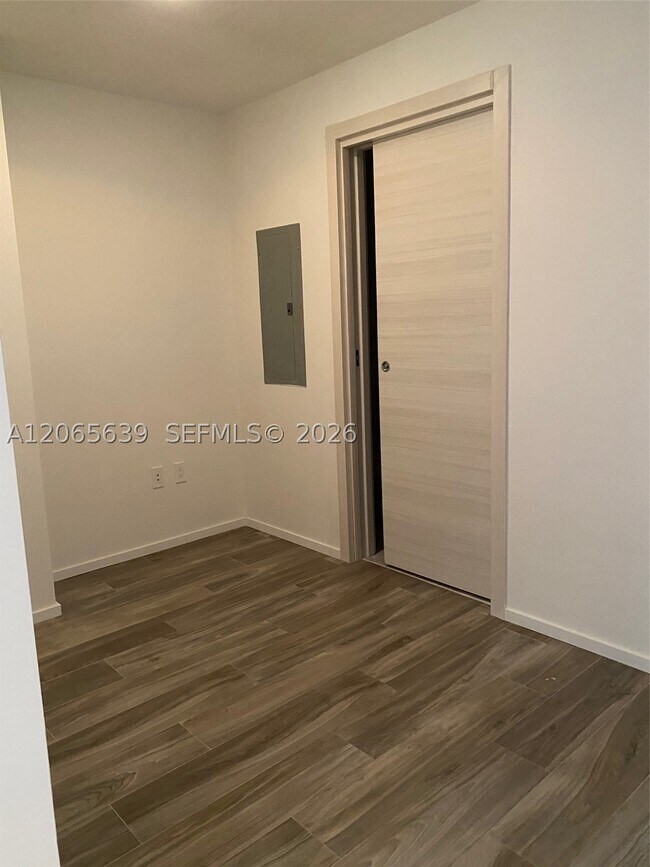 Building Photo - 801 S Miami Ave