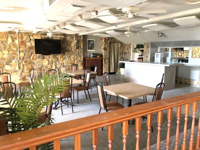 Building Photo - 1555 Tarpon Center Dr