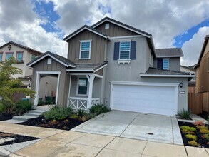 Building Photo - New Gilroy Home