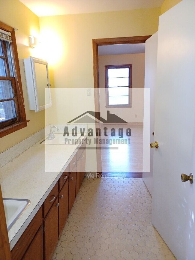 Building Photo - 180 Fayette Ave