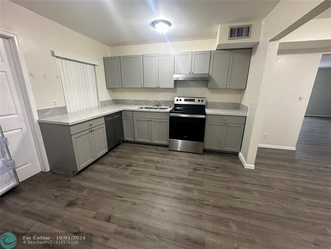 Building Photo - 10601 NW 45th St