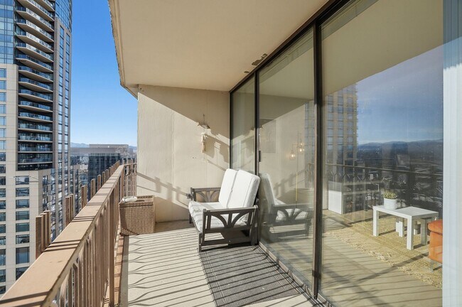 Building Photo - 35th Floor Downtown Denver Condo | 1 Bed | Private Balcony | Mountain Views
