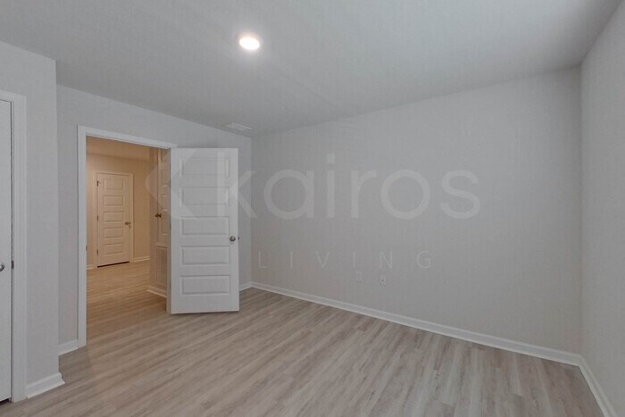 Building Photo - 393 Monarch Ln