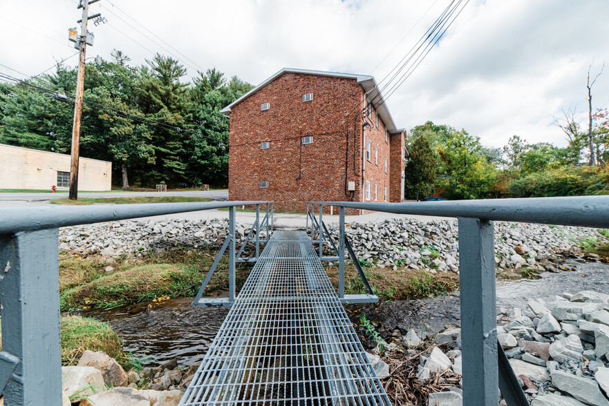 Building Photo - Brookside Apartments