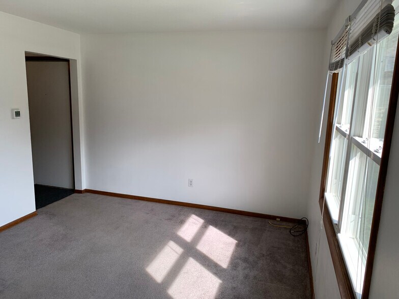 Building Photo - 2105 De Hoop Ave