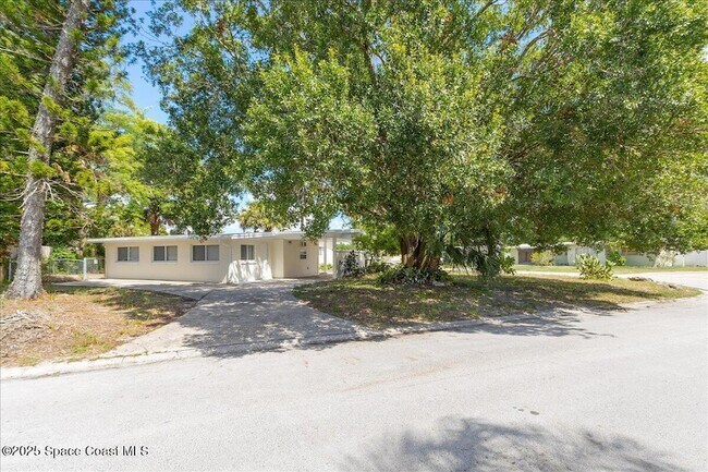 Building Photo - 1104 Azalea Ln