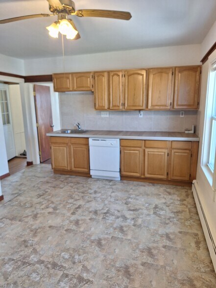 Building Photo - 67 Tobie Ave