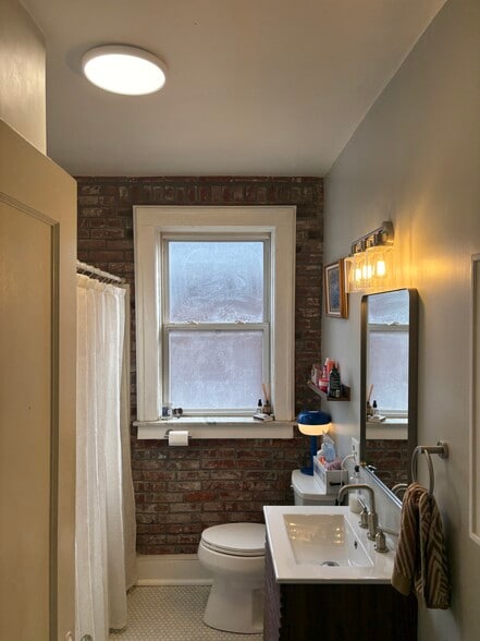 Bathroom - 4945 Mardel Ave