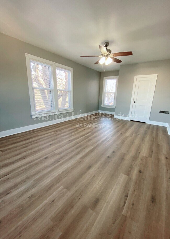 Building Photo - 236 W Washington St