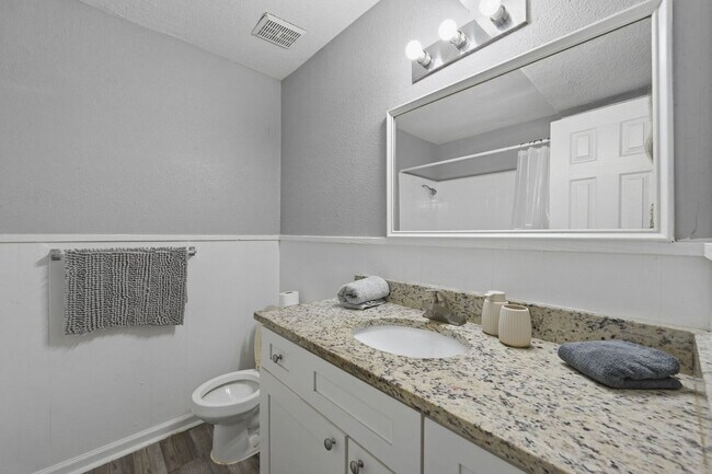 Building Photo - 432 W Pioneer Pkwy
