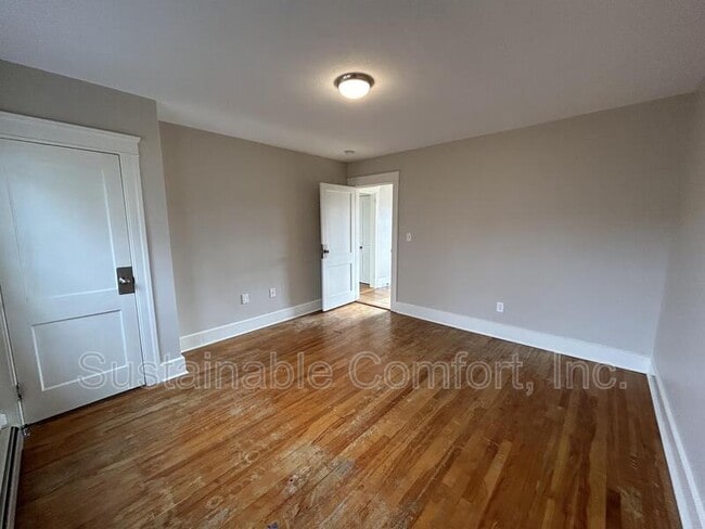 Building Photo - 38 Shamrock St