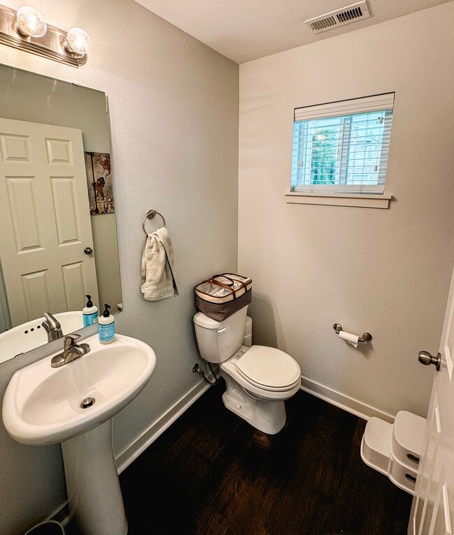 Building Photo - **** Application pending ****