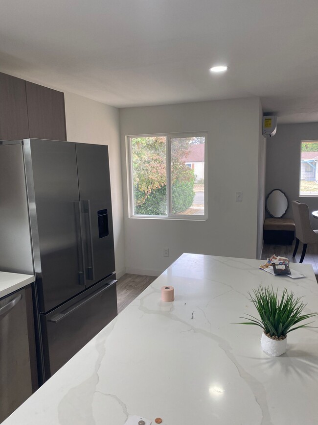 Building Photo - 126 K St NE