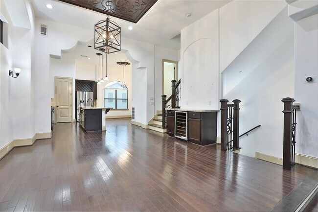Building Photo - 1805 W 24th St