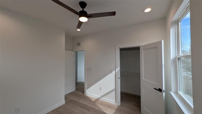 Building Photo - 2220 Yellow Jacket Ln