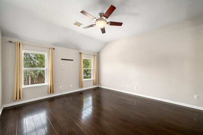 Building Photo - 1505 Hickory Ct